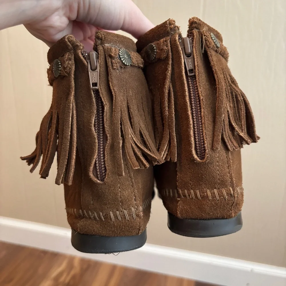 Minnetonka Moccasins 293 High Top Fringe Boot in Dusty Brown Suede - Picture 7 of 10